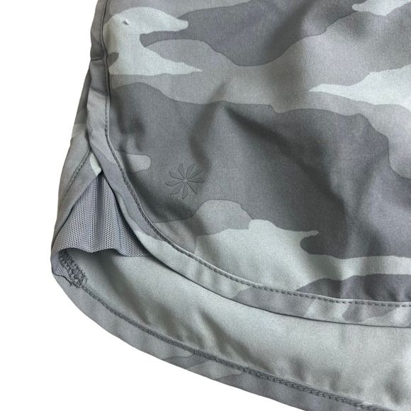 Athleta Girl Gray Camo Need‎ For Speed 2.5" Short XL 14 - Picture 3 of 10